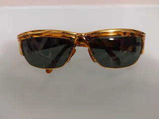 Occhiali da sole vintage tartarugati dettagli oro