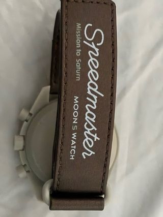 Reloj MoonSwatch Beige/Marrón