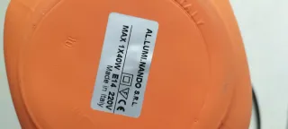 Lampada da tavolo arancione