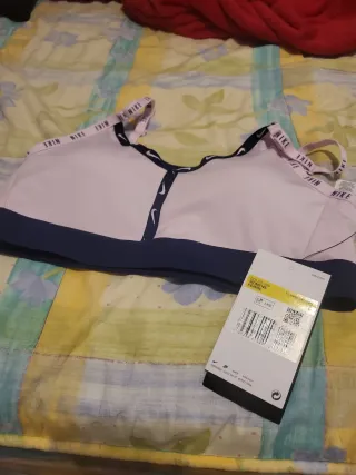 Sujetador deportivo Nike rosa. Talla S