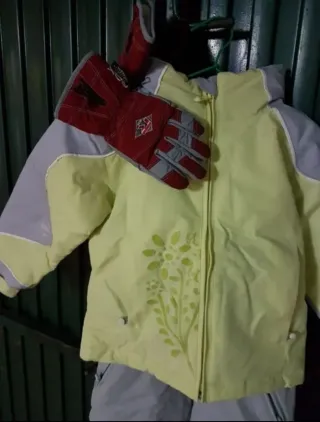 Conjunto esquí chaqueta y peto infantil