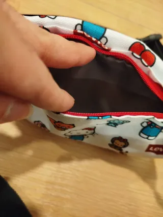 Riñonera Levi's X Hello Kitty Edición Especial