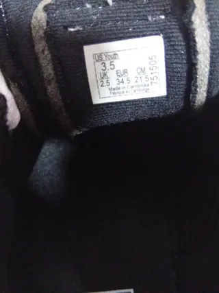 Zapatillas Vans Negras y Blancas Nueva talla 34.5