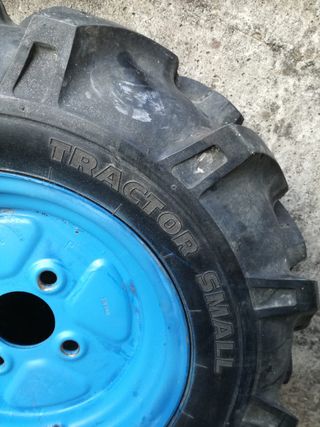 Ruote trattore blu la misura si vede nella foto