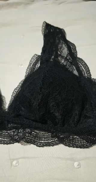 Precioso sujetador de encaje negro