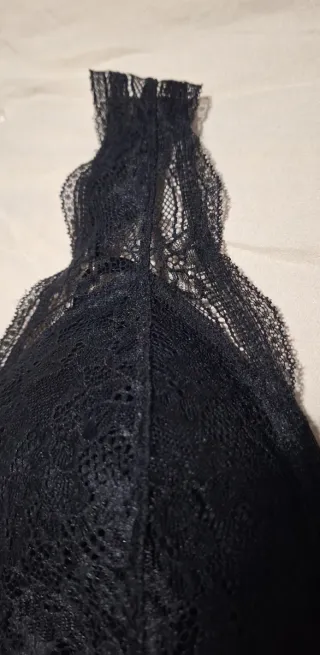 Precioso sujetador de encaje negro