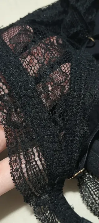 Precioso sujetador de encaje negro