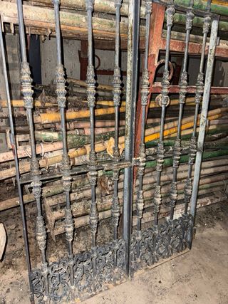 Puerta de forja antigua