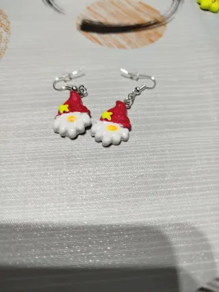 Pendientes de elfo rojos y blancos