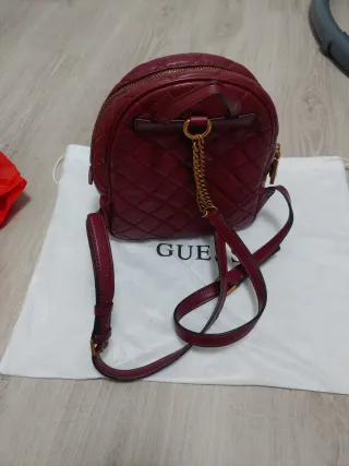 Mochila Guess acolchada