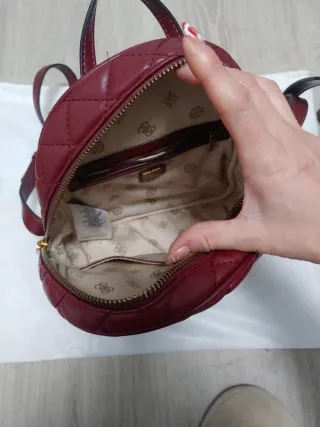 Mochila Guess acolchada