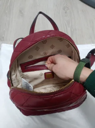 Mochila Guess acolchada