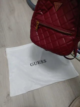 Mochila Guess acolchada