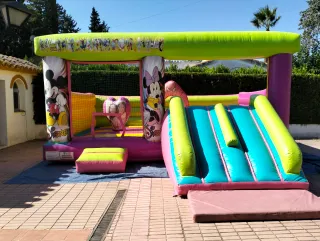 Castillo hinchable con tobogán