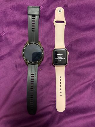 Huawei Watch GT Negro y appel watch rosa