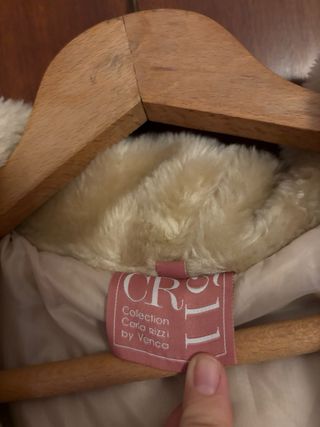 Abrigo de pelo beige y marrón