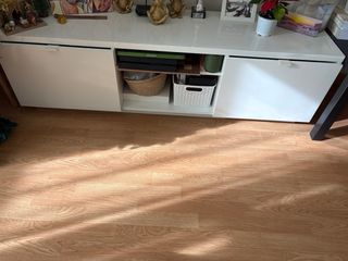 Mueble TV blanco y madera