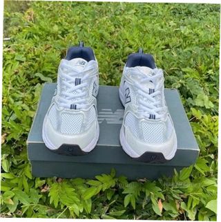 New Balance 530 blanco plateado azul