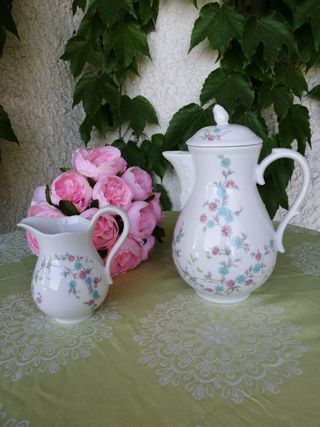 Caffettiera/cioccolatiera e lattiera in porcellana