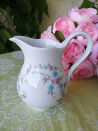 Caffettiera/cioccolatiera e lattiera in porcellana