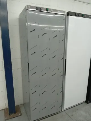 Congelador vertical de almacenamiento