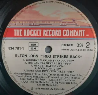 Vinilo LP Elton John - Reg Strikes Again