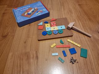 Juego de martillo y clavos con corcho