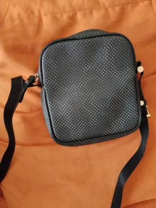 Bolso Tous bandolera negro lunares.18 cm por 18 cm