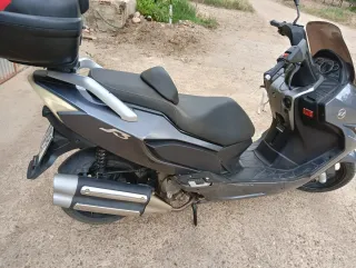 MOTO de 125 cc ,MAXI SCOOTER.