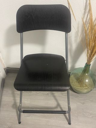 Taburete plegable negro y gris