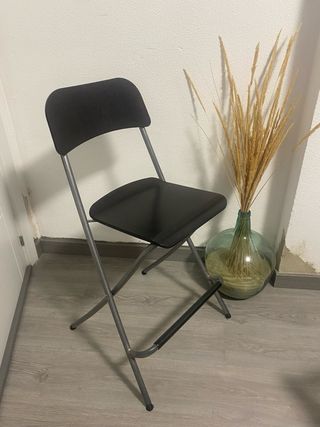 Taburete plegable negro y gris