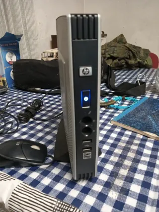 Ordenador HP y ratón