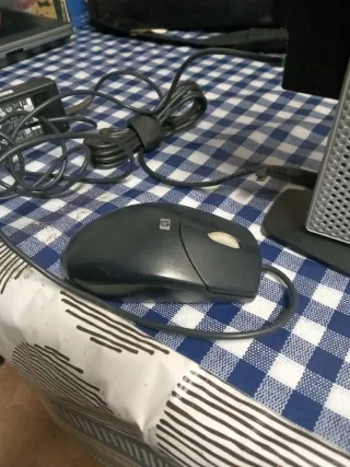 Ordenador HP y ratón