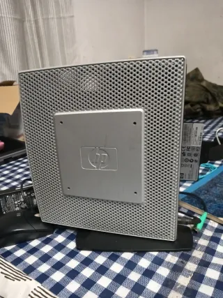 Ordenador HP y ratón