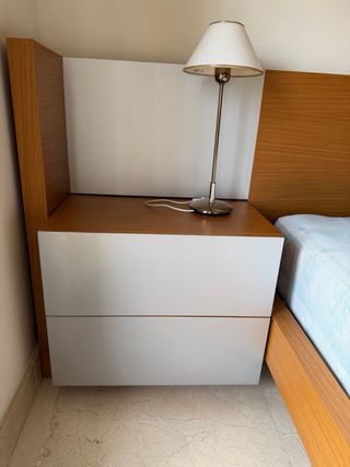 Cabecero, mesita y estructura cama con somier