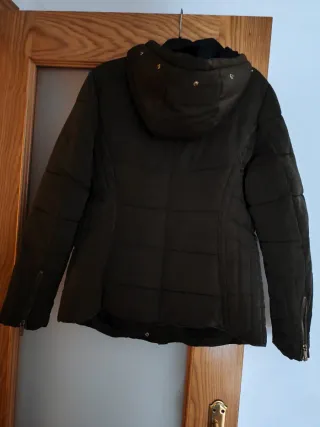 Chaqueta  acolchada verde oscuro con capucha Talla