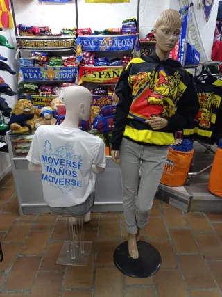 Maniquí blanco figura humana niño