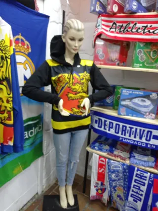 Maniquí blanco figura humana niño