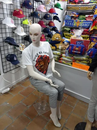 Maniquí blanco figura humana niño