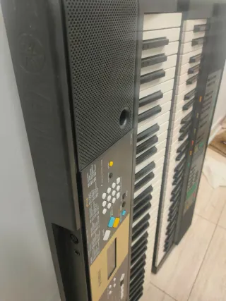 Teclados Yamaha PSR-36 y YPT-220
