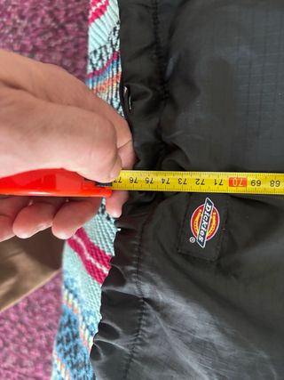 Casaco preto com capuz