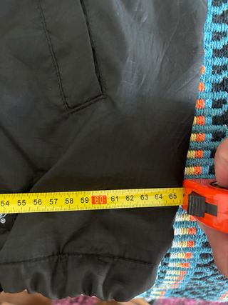 Casaco preto com capuz