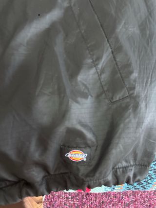 Casaco preto com capuz