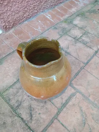 Jarrón grande de barro antiguo.No se envía.