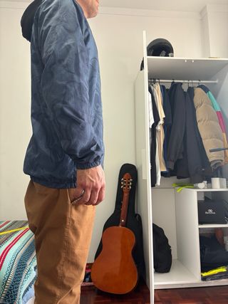 Casaco com capuz estampado