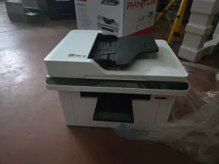 Impresora Pantum Multifunción Láser Blanca