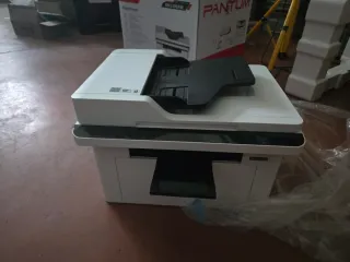 Impresora Pantum Multifunción Láser Blanca