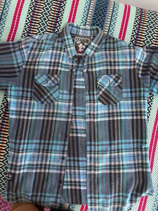 Casaco xadrez azul e castanho