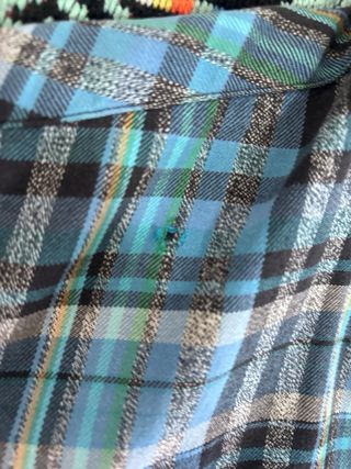 Casaco xadrez azul e castanho