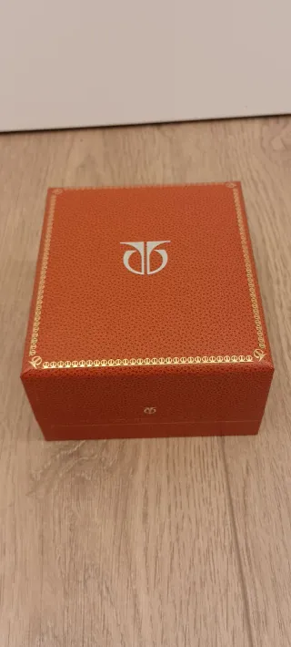 Reloj Titan Caballero Dorado y Plateado